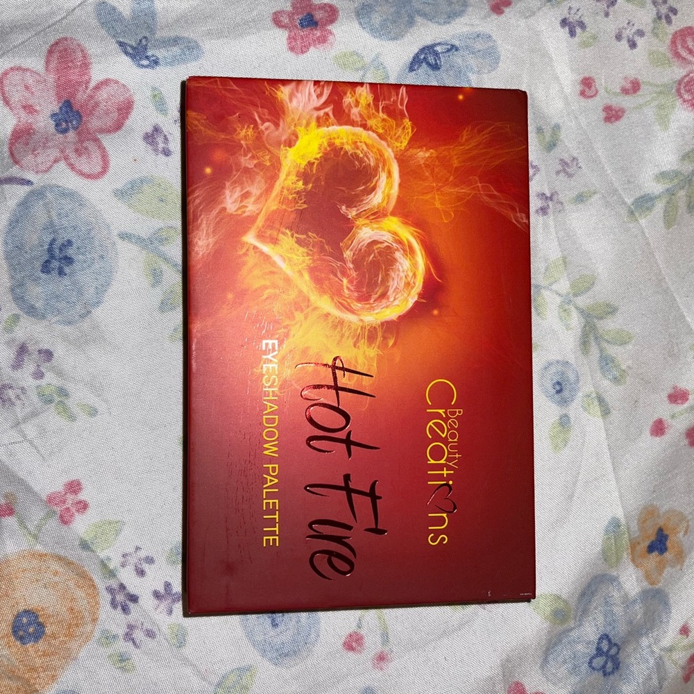 Beauty Creations- Hot Fire Palette